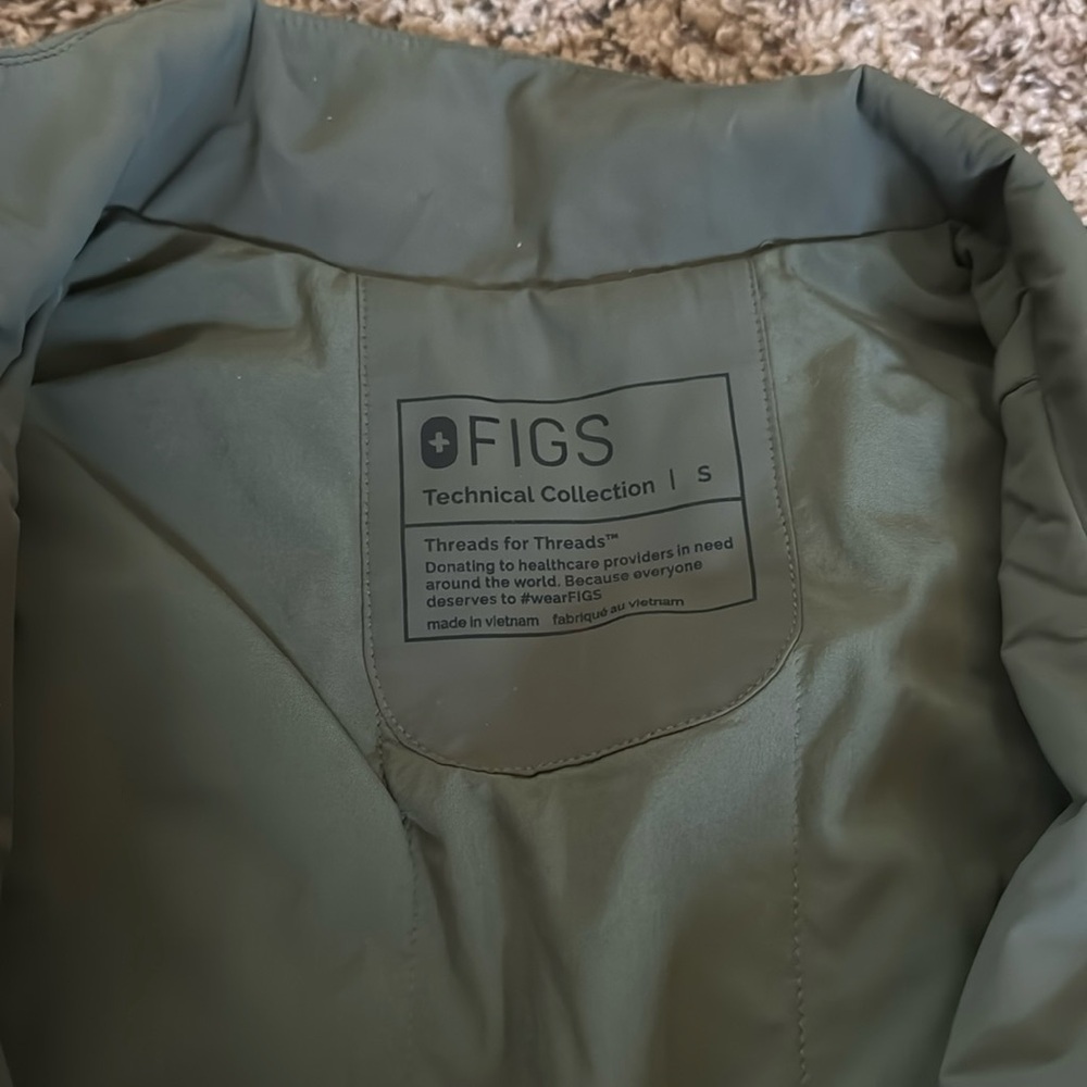 Green vest - Picture 2 of 3